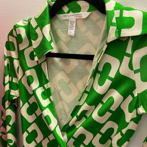 DVF green geometric wrap dress. Size 4